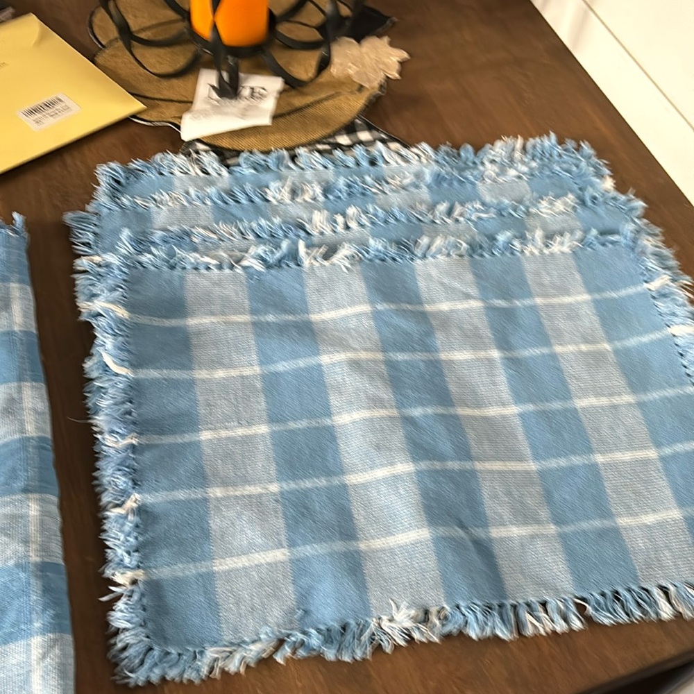 Placemats and napkin set